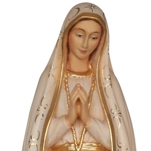 Statue of Our Lady of Fatima pilgrim carved in wood from Valgardena and decorated by hand Italian handicraft production various sizes