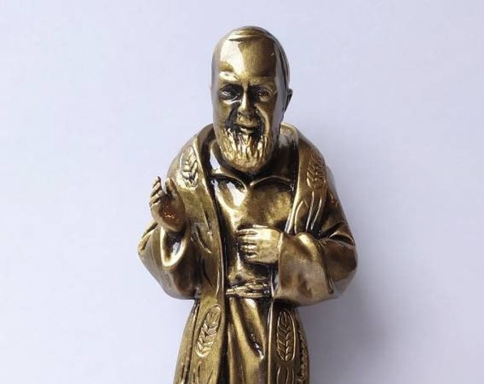 Statue of Saint Padre Pio of Pietrelcina cm 40 ( 15,75 inches) in hand-decorated bronze-effect resin of Italian artisan production