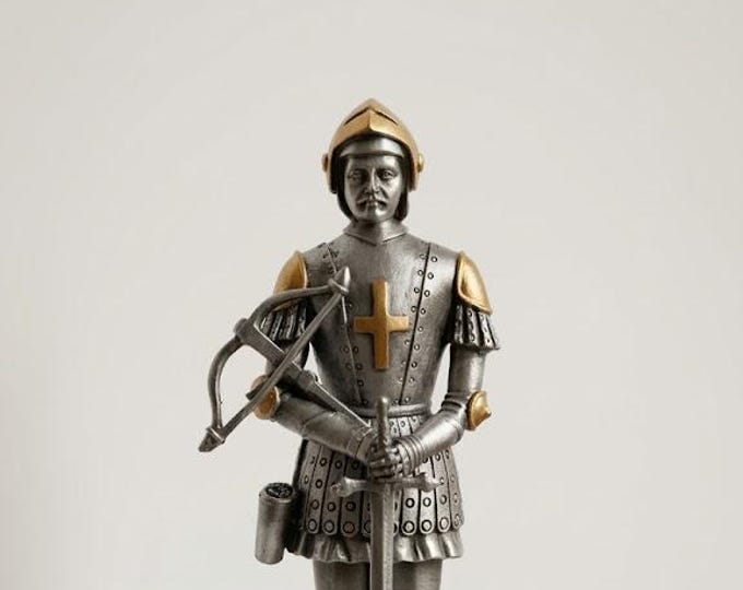 Classical Crusader with crossbow sculpture, 11 cm (4.33 inches) in solid pewter, hand-decorated, artisanal, made in Italy