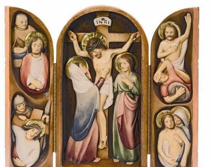 Altar with Via Crucis Passion and death of Jesus carved in valgardena wood and decorated by hand, Italian production, various sizes