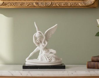Sculpture "Cupid and Psyche" by Canova in alabaster powder and marble base, 14 cm (5.51 inch) Italian artisan production.
