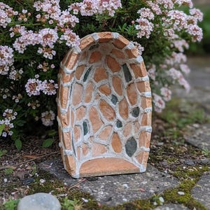 Grotta per statua artigianale in marmo rosso Verona inserti marmo verde Guatemala cm 26,5 x 17 di produzione italiana