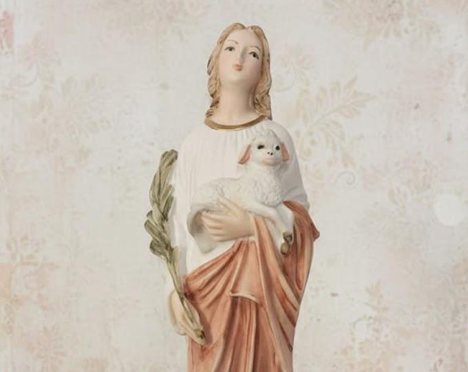 Statue of Saint Agnes, 21 cm (8.26 inches), made of alabaster powder, hand-decorated, artisanal production, made in Italy