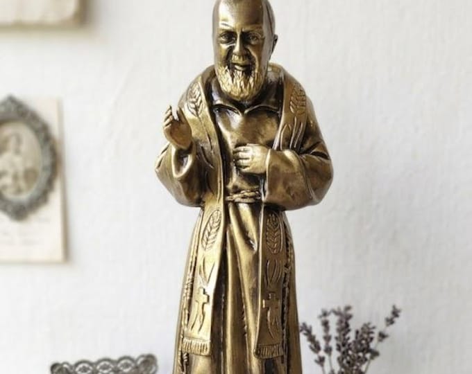 Statue of Saint Padre Pio of Pietrelcina 40 cm (15.75 inches) in hand-decorated resin with a bronze effect, handcrafted in Italy
