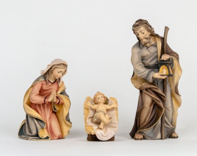Nativity scene carved in Valgardena wood and decorated by hand, Holy Family, various sizes, Italian artisan production