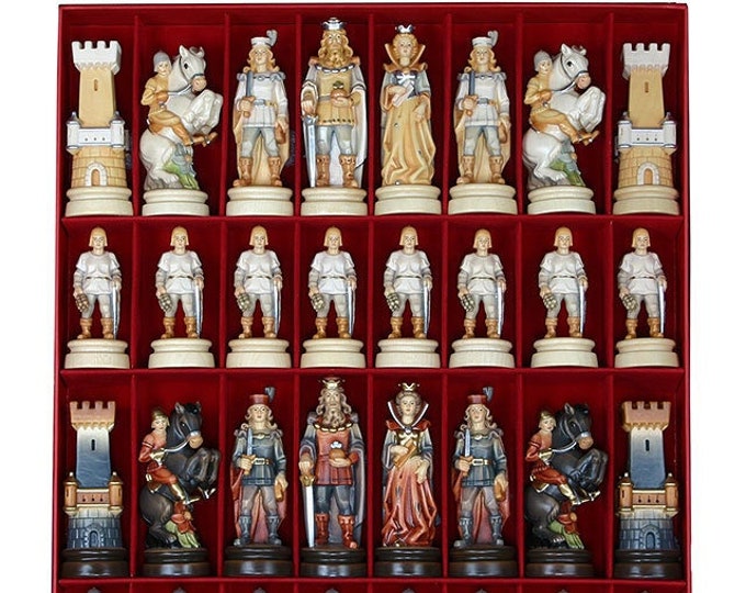 Medieval chess series, carved in wood of Valgardena, decorated by hand, of Italian artisan production, various sizes