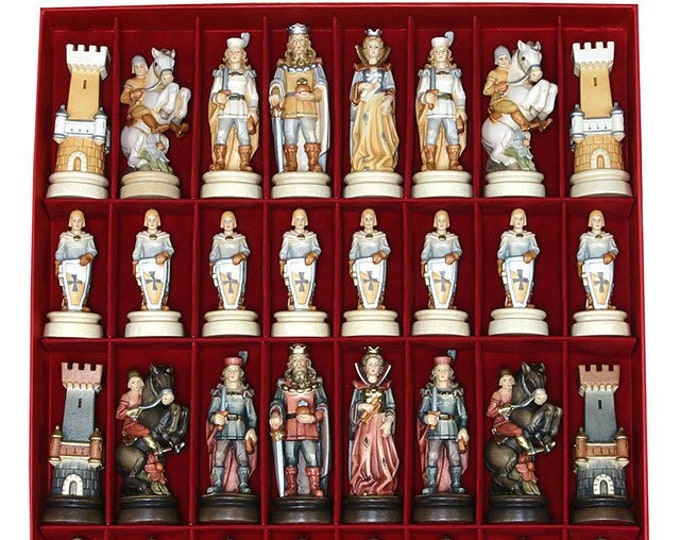 Medieval chess series, carved in wood of Valgardena, decorated by hand, of Italian artisan production, various sizes