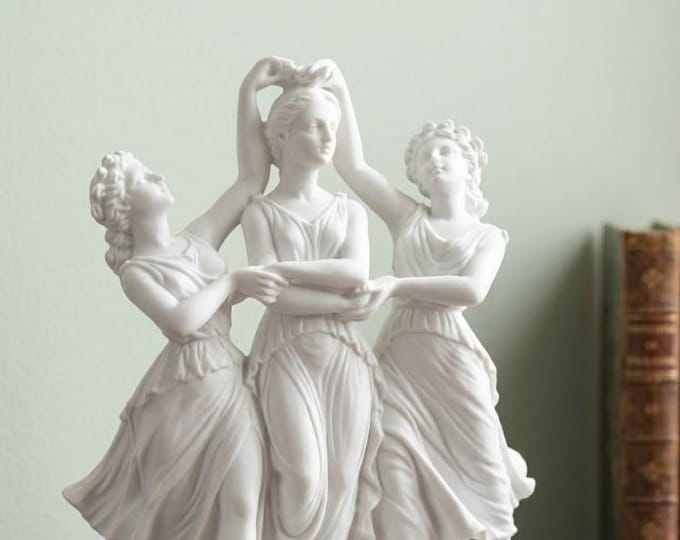 Classical sculpture "Three Dances" by Canova, in alabaster powder, marble base 24 cm (9.44 inches) of Italian artisan production.