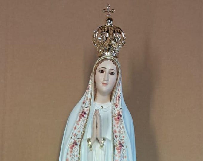 Statue of Our Lady of Fatima cm 77 (30.31 inches) in glass resin with glass eyes, finely hand decorated, artisanal production
