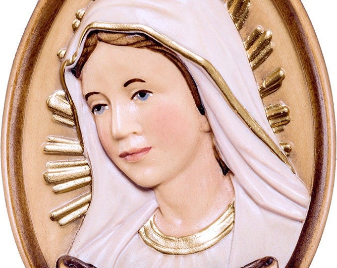 Medal of the Madonna of Lourdes carved in Valgardena wood and hand-decorated, of Italian artisan production