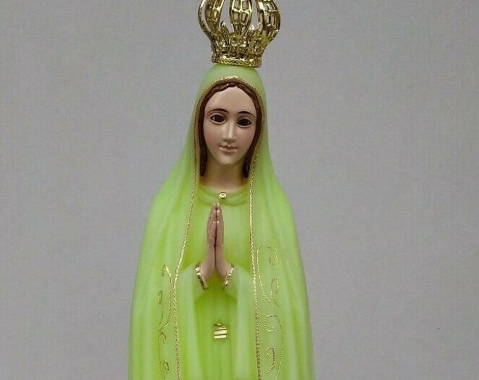Statue of Our Lady of Fatima cm 61 (24,01 inches) in phosphorescent plastic with hand-decorated glass eyes of hand-crafted production