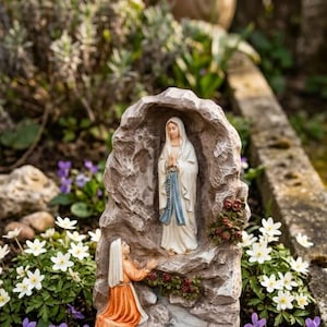 Grotto statue of the apparition of Our Lady of Lourdes, 22 x 12 cm (8.66 x 4.72 inches), hand-decorated resin marble, Italian artisan production