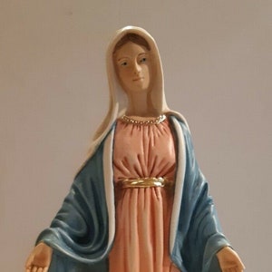 Statue of the Miraculous Madonna, Immaculate Conception, pink robe in hand-decorated resin marble of Italian craftsmanship