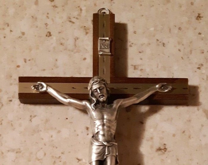 Olive wood and metal crucifix, 30 x 15 cm (11.81 x 5.90 inches) of Italian craftsmanship