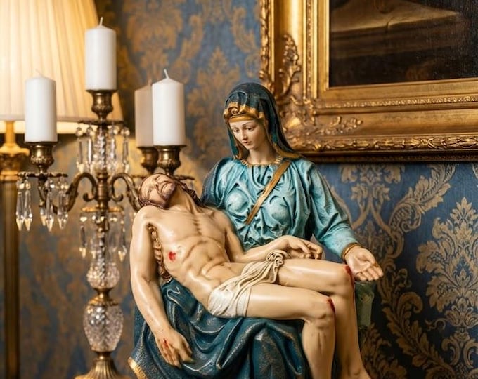 Statue of the Pietà of Christ 51 cm (20.07 inches) made of resin and finely hand-decorated, artisanal production, two versions