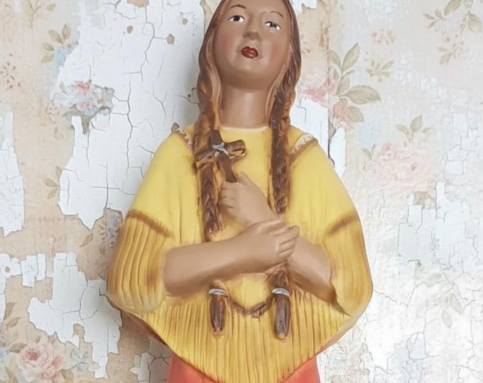 Statue of Saint Catherine Tekakwhita cm 30 (11.81 inches) in marble resin full decorated by hand, Italian artisan production