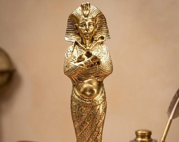 Classical Egyptian Art Sculpture "Mummy of Akhenaton", 30 cm (11.81 inch) hand-decorated alabaster powder, marble base, made in Italy