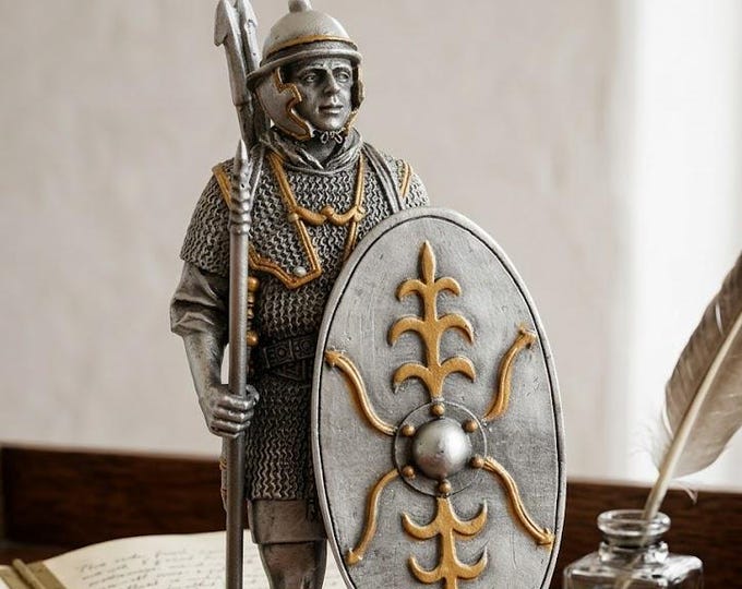 Classical sculpture of a Roman Empire soldier with shield, 11 cm (4.33 inches) in solid pewter, hand-decorated, artisanal, made in Italy