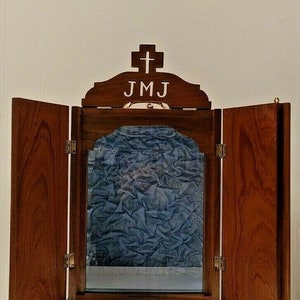 Wooden display case, handcrafted, with fabric interior, ideal for 23/27 cm (9.05/10.62 inches) statues, closable doors