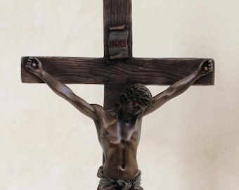 Crocifisso da appoggio con base estraibile, cm 34 (13,38 inches) in marmo resina bronzata, artigianale made in Italy