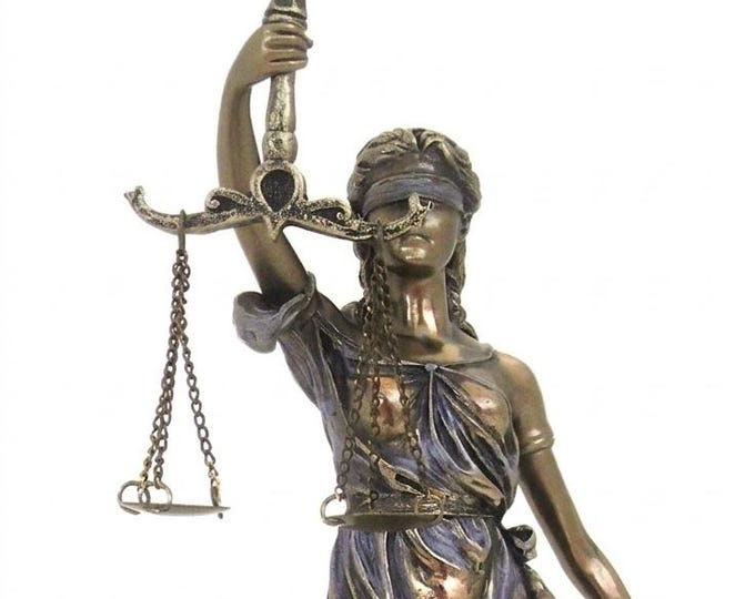Scultura classica Themis Dea della Giustizia, cm 20 (7,87 inches) in marmo resina bronzata, artigianale, made in Italy