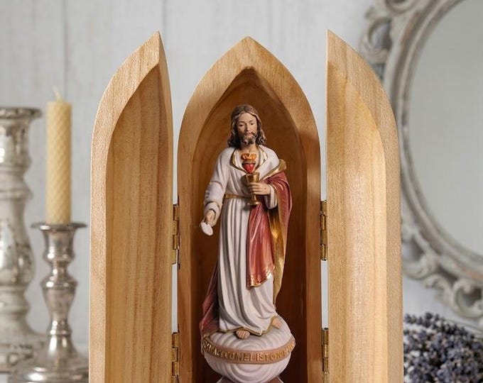 Statue of the Sacred Heart of Jesus with a niche, carved in Valgardena wood and hand-decorated, made in Italy.