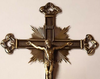 Crucifix cross to hang, 34 x 22 cm (13.38 x 8.66 inches) in metal, handcrafted