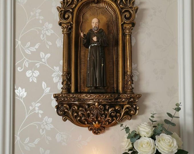 Oratory cm 31 X 14,5 (12,20 x 5,70 inches) to hang, in marble resin, with Saint Padre Pio of Pietrelcina cm 12 (4,72 inches) handcrafted