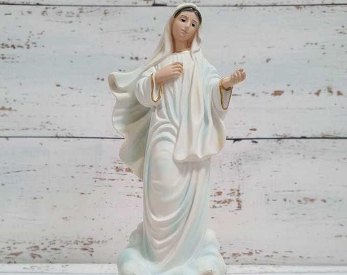 Statue of Our Lady of Medjugorje 20 cm (7.87 inches) in marble resin full decorated by hand, Italian artisan production