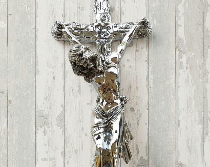 Crucifix cross cm 59 x 28.5 (23.22 x 11.22 inches) made of silver laminated alabaster powder, handcrafted in Italy