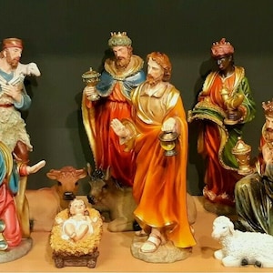 Complete nativity scene 42 cm (16.53 inches) composed of 10 pieces in resin decorated by hand ideal for outdoors and indoors