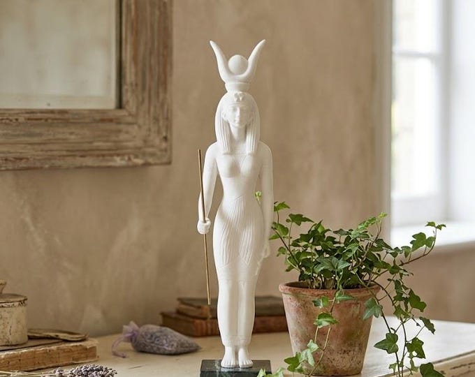 Classical Egyptian Art sculpture "Isis", 36 cm (14.17 inches) in alabaster powder, marble base, handcrafted, made in Italy
