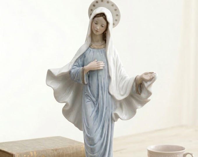 Statue of Our Lady of Medjugorje, 40 cm (15.74 inches), made of alabaster powder, with a wooden base, hand-decorated, made in Italy