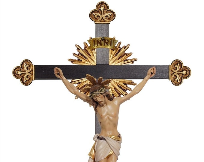 Crucifix and body of Jesus carved in wood from Valgardena and decorated by hand, various sizes, of Italian artisan production