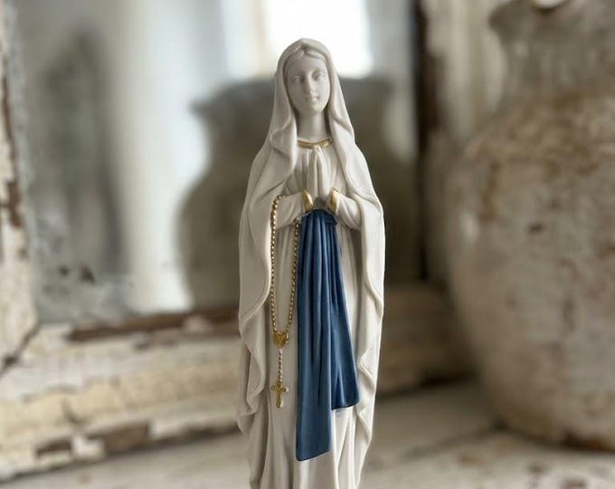 Madonna Lourdes statue 22 cm (8.66 inches) in hand-decorated resin marble, Italian artisan production
