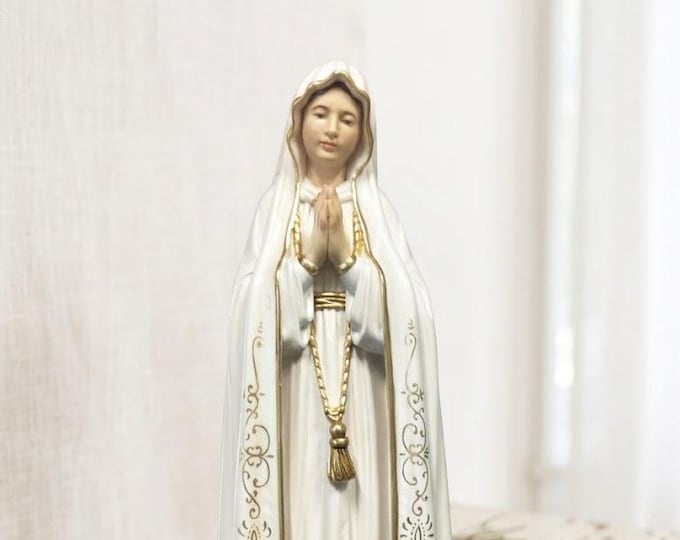 Statue of Our Lady of Fatima carved in Valgardena wood and hand-decorated, Italian artisan production, various sizes