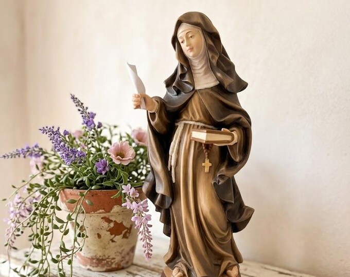 Statue of Saint Eva of Liège carved in Valgardena wood and hand-decorated, Italian artisan production, various sizes