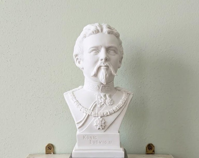 Bust sculpture of Ludwig II of Bavaria 14 cm (5.51 inches) in alabaster powder with marble base, handcrafted, made in Italy