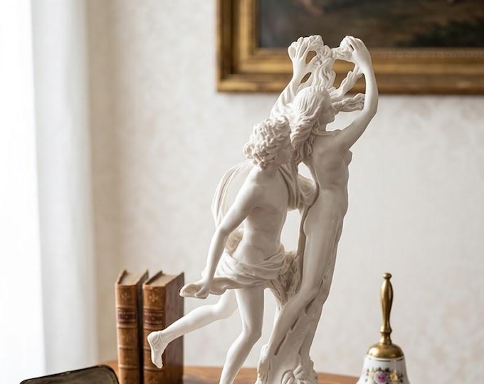 Classical sculpture "Apollo and Daphne" by Bernini in alabaster powder, marble base, 50 cm (19.68 inc) of Italian artisan production.