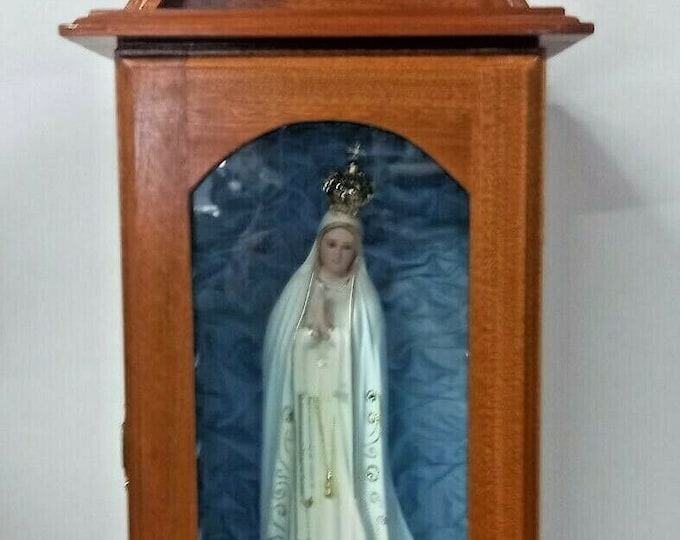Wooden case, handcrafted, fabric interior cm 53 (20.86 inches) and statue of Our Lady of Fatima cm 29 (11.41 inches) handcrafted