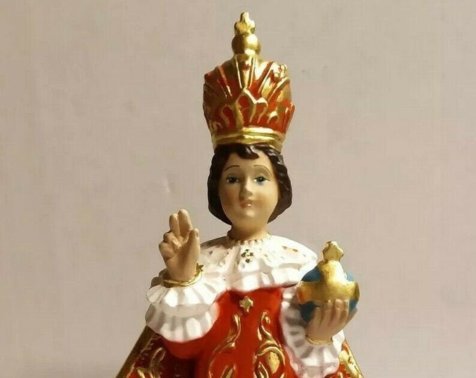 Statue of the Infant Jesus of Prague cm 30 (11,81 inches) in hand-decorated resin marble of Italian artisan production