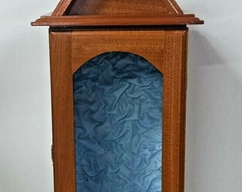 Wooden case, handcrafted, with fabric interior ideal for statues from 25/28 cm (9,84/11,02 inches) folding door handcrafted production