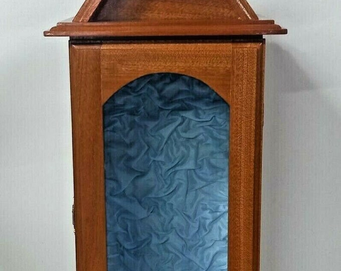 Wooden case, handcrafted, with fabric interior ideal for statues from 25/28 cm (9,84/11,02 inches) folding door handcrafted production