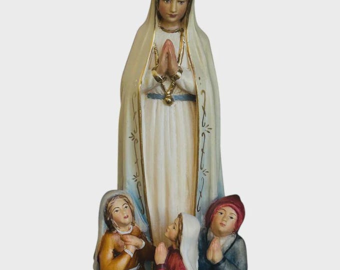 Statue of Our Lady of Fatima carved in Valgardena wood and hand decorated, Italian artisan production, various sizes