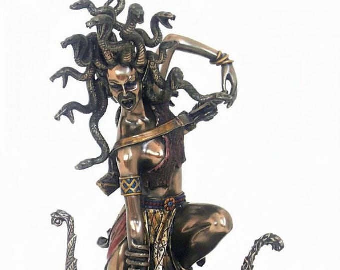 Classical sculpture of Medusa in combat, 27 cm (10.62 inches) in bronzed resin marble, handcrafted, made in Italy