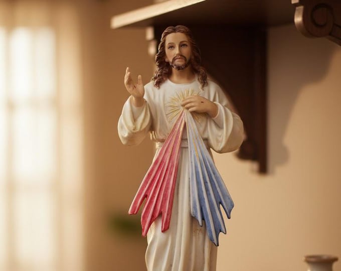 Sculpture of Merciful Jesus, 21 cm (8.26 inches) in hand-decorated marble resin, handcrafted in Italy