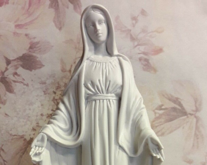 Statue of the Miraculous Madonna cm 40 (15.74 inches) in white resin marble, handcrafted in Italy