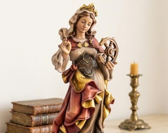 Statue of Saint Catherine carved in Valgardena wood and hand-decorated, Italian artisan production, various sizes