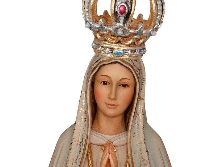 Statue of the Madonna of Fatima Pilgrim carved in Valgardena wood and hand decorated, Italian artisan production