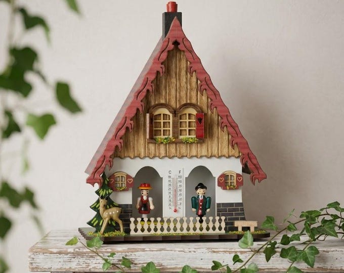 Alpine timepiece house in hand-painted maple wood, 21 cm (8.27 inch), handcrafted in Italy